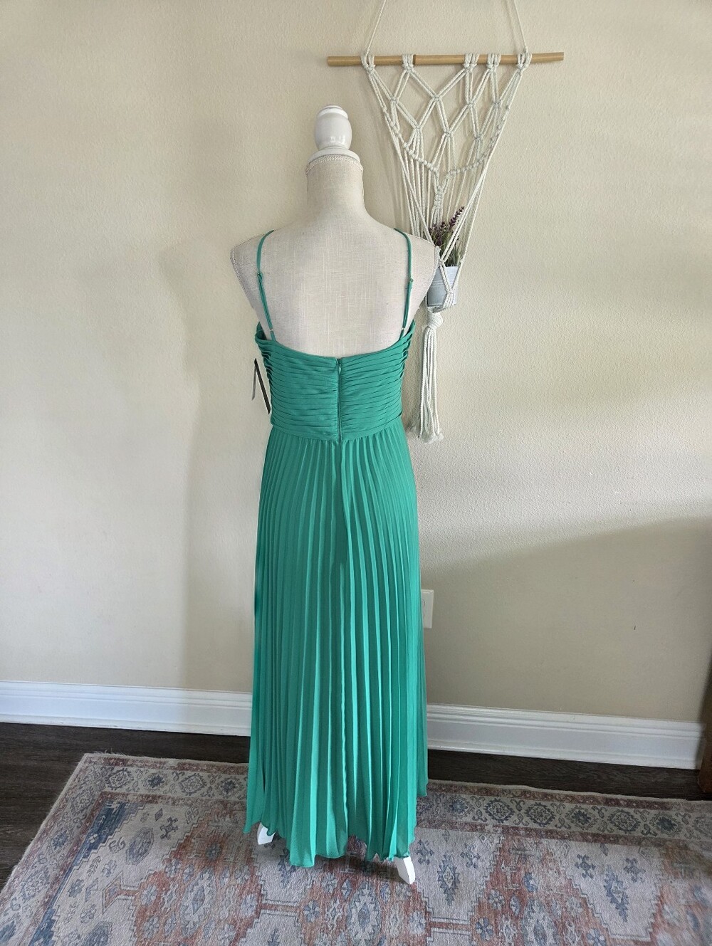 Xscape Green Sleeveless Pleated Chiffon Maxi Gown Size 8P $259 NWT - Picture 6 of 14